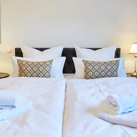 Has & Igel - Maerchenhaft In Bis 10 Personen - 4 Schlafzimmer - Terrasse - 140 Qm - 2 Parkplaetze Unterm Carport 펜션 *